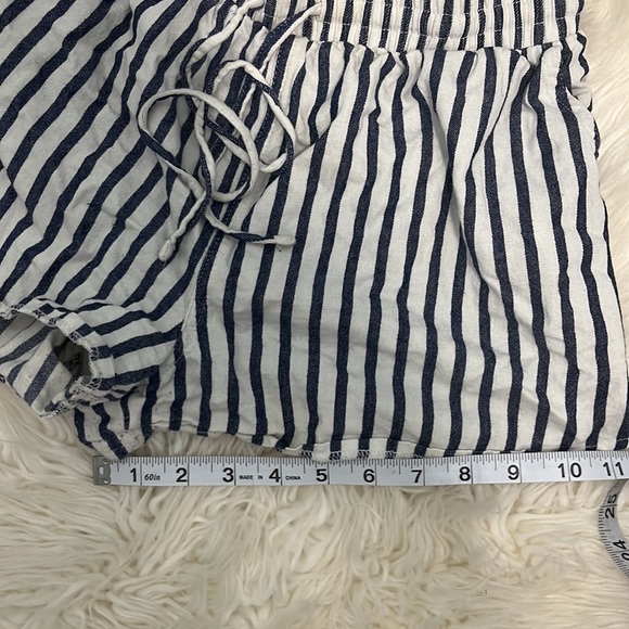 • Universal Thread Striped Shorts White and Navy - Picture 9 of 11